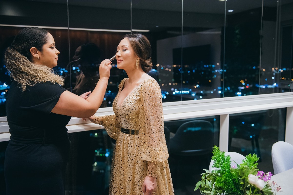 Finalizando a make da noiva