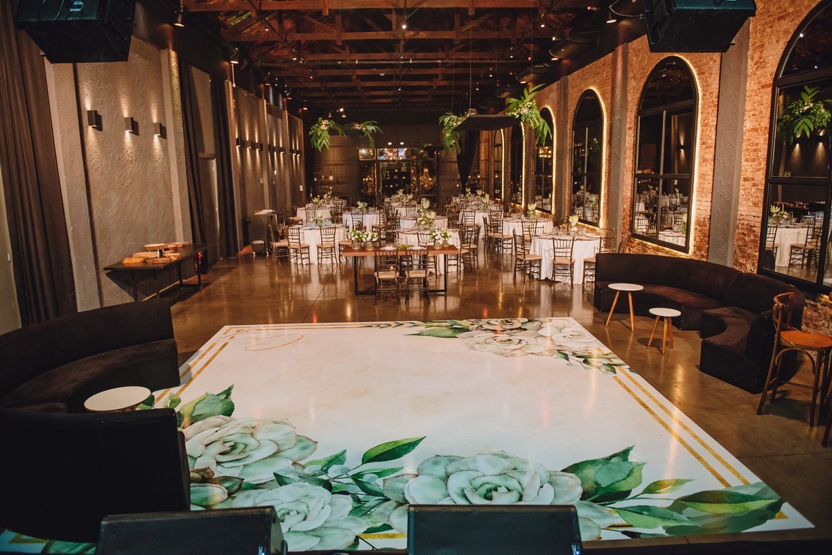 Piso decorado para a festa de casamento
