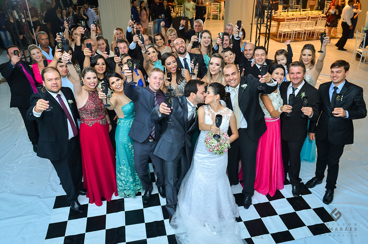 um brinde com todos os padrinhos