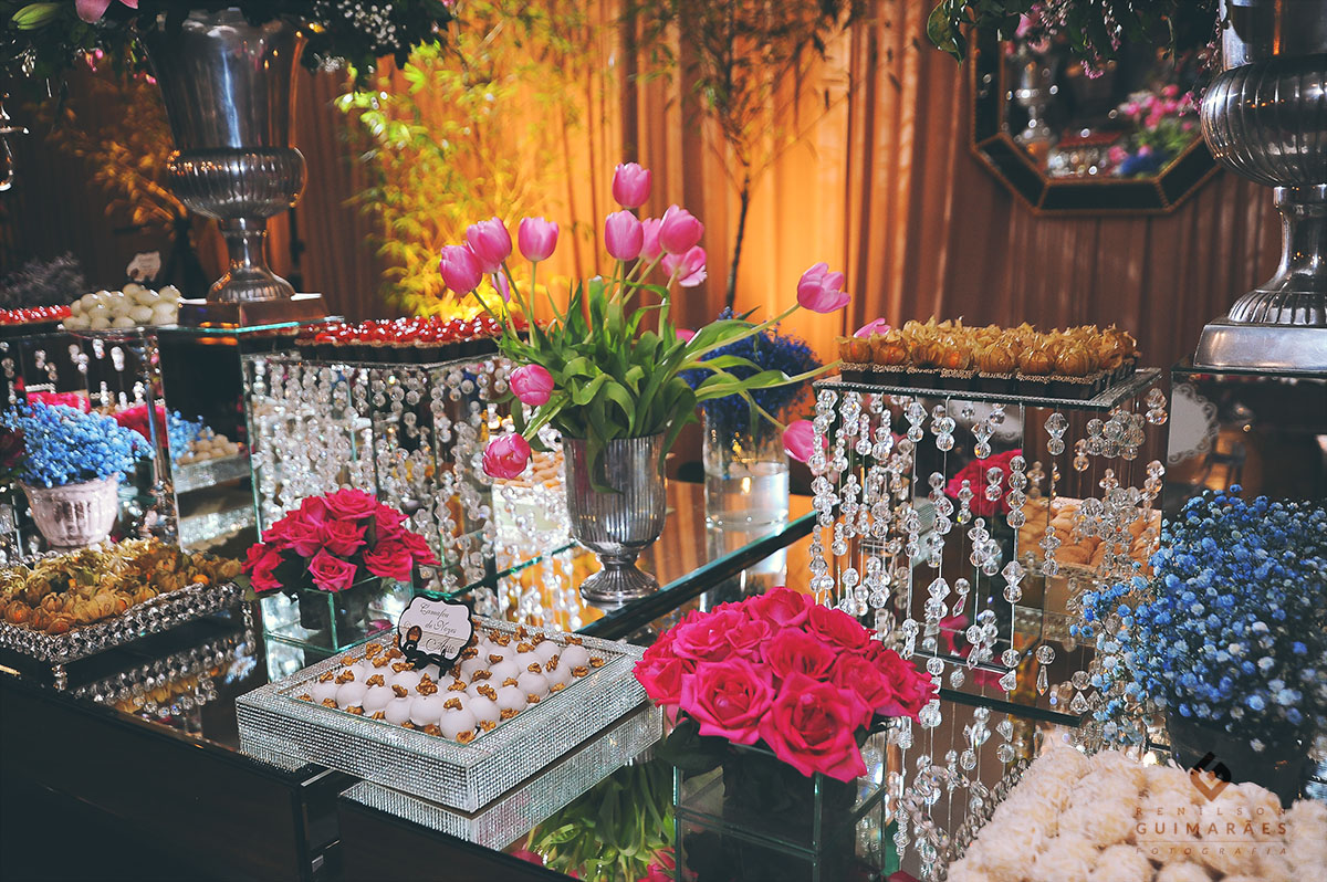 Uma mesa linda de doces