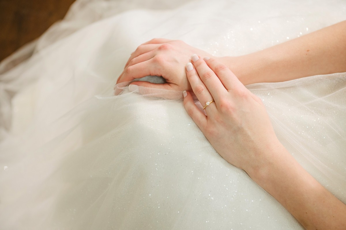 Detalhes das mãos da noiva