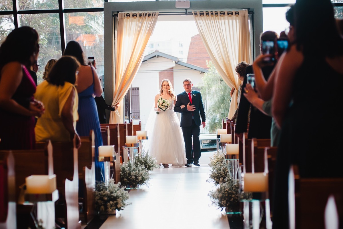 Foto da entrada da noiva no santuário do silêncio