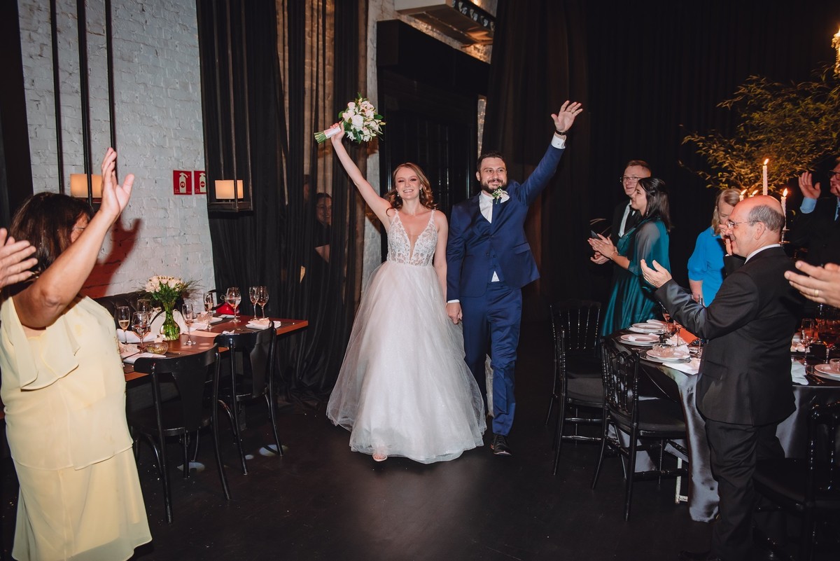 entrada dos noivos na festa