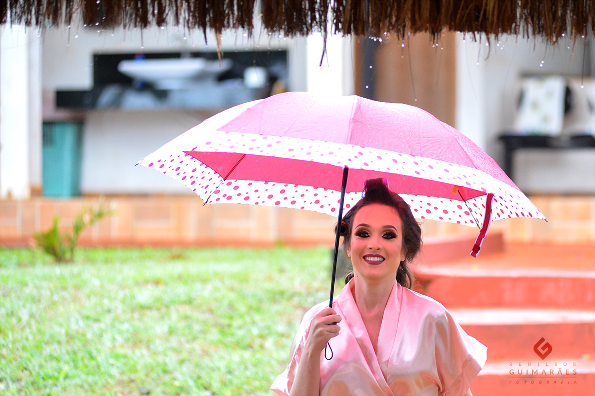 Madrinha com sombrinha