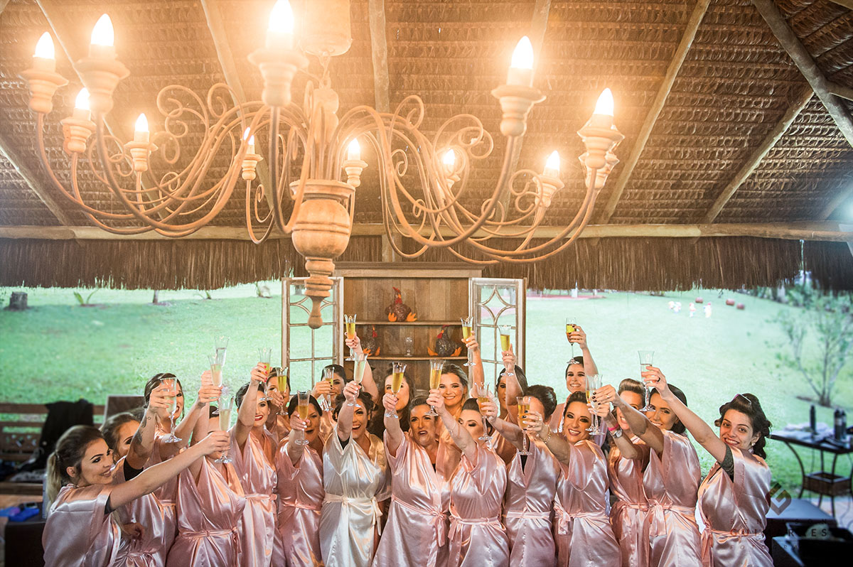 O brinde das madrinhas com a noiva