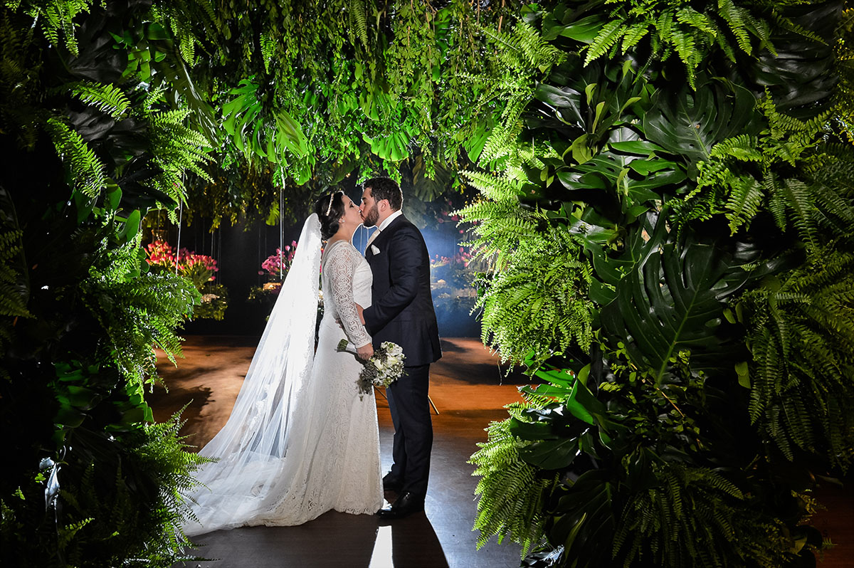 Fotos dos noivos pós cerimônia no Buffet Planalto