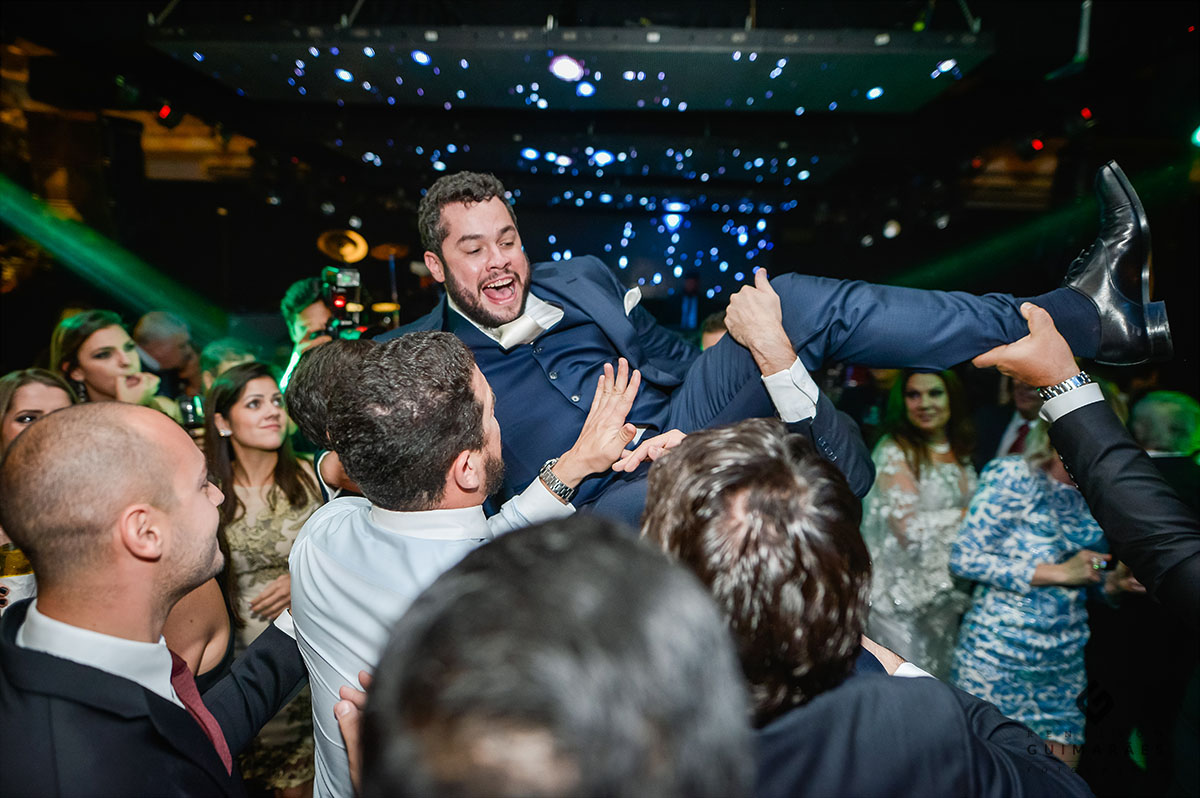 Jogando o noivo pra cima