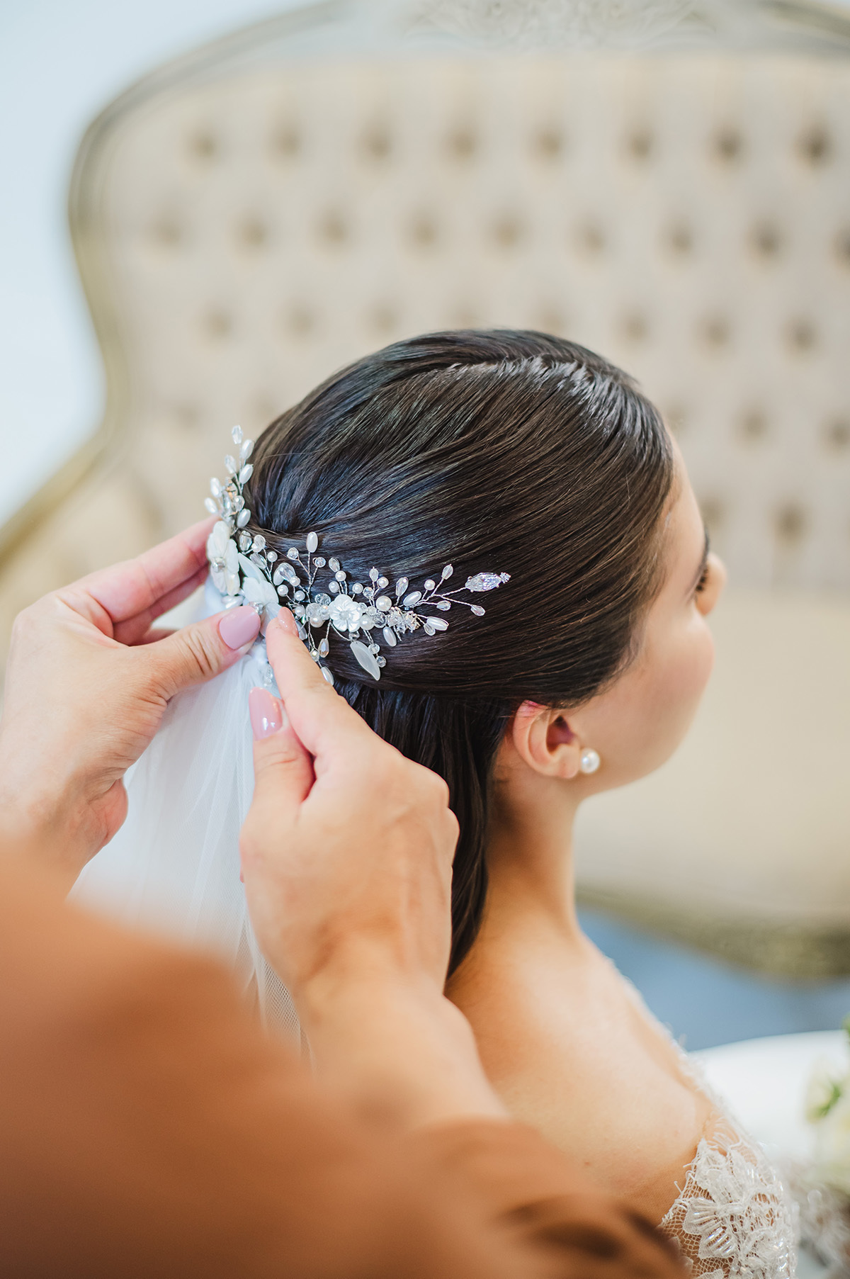 Colocando a grinalda na noiva