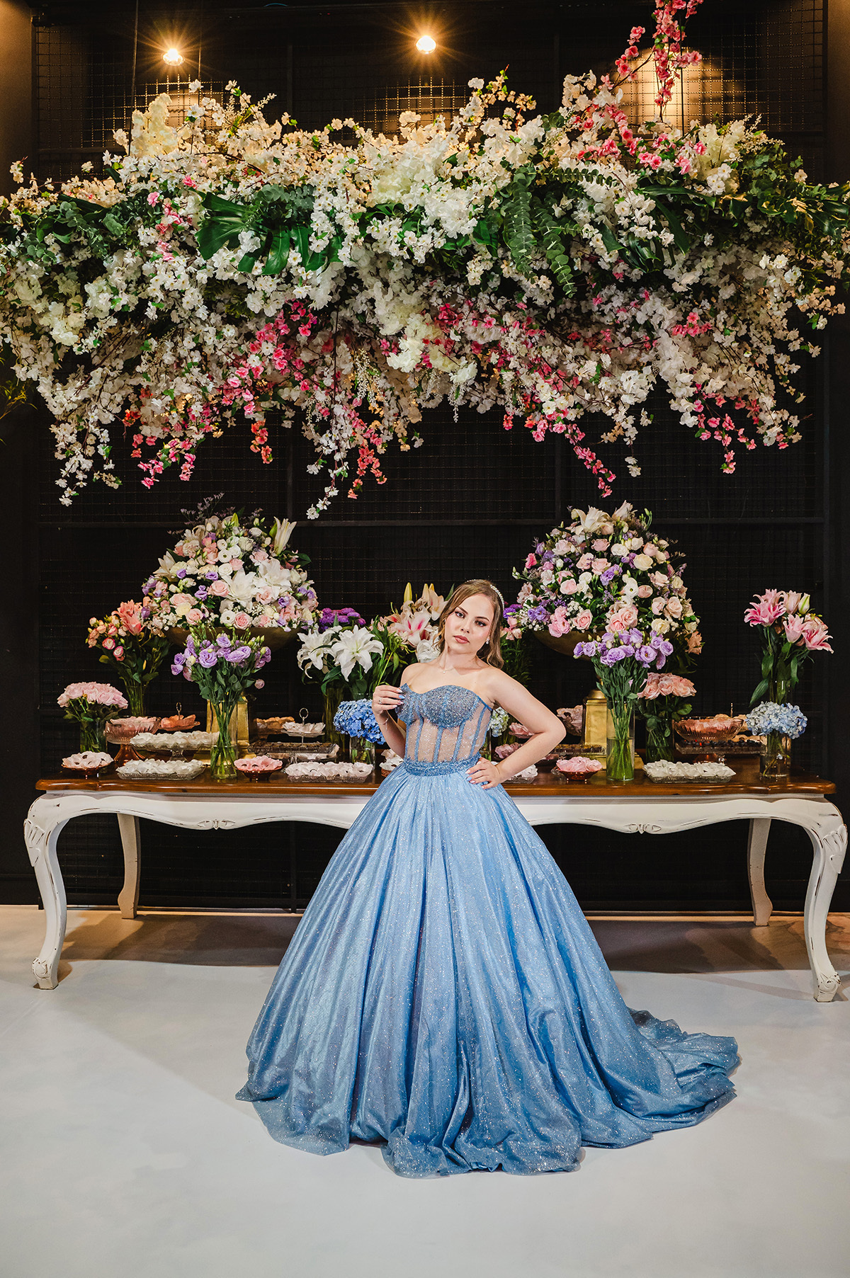 Aniversariante na mesa de doces