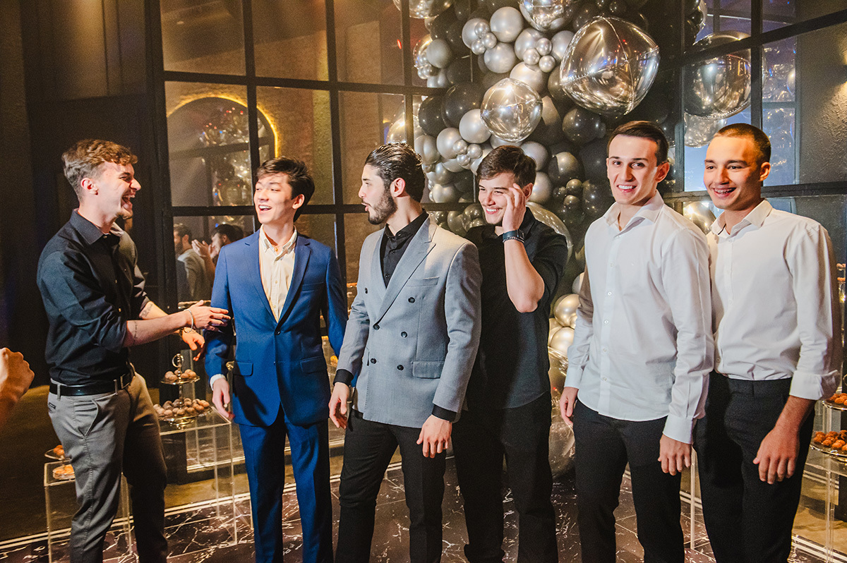 Fotos dos amigos conversando