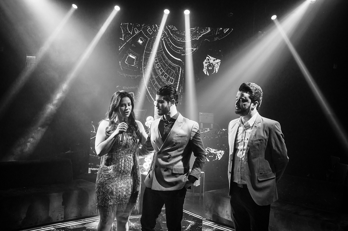 A mãe fazendo homenagem para o filho que completou 20 anos