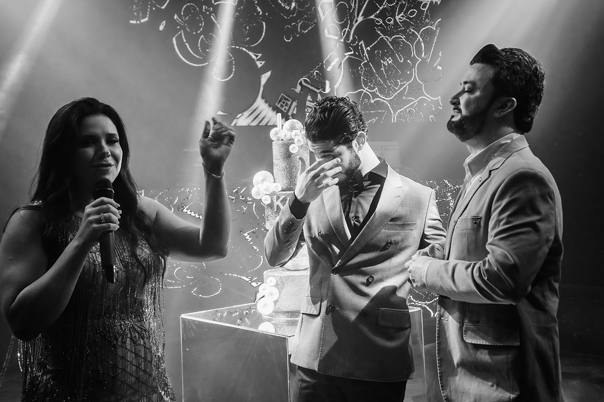 Foto do aniversariante emocionado