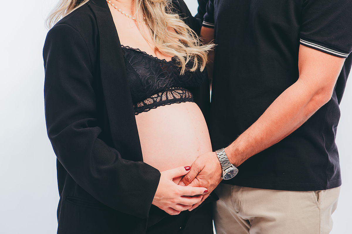 foto em estúdio com roupa preta