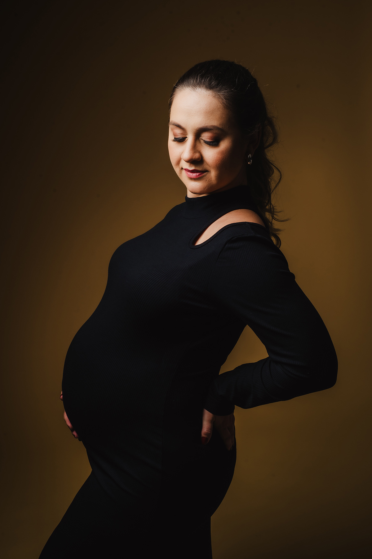 fotos da gestante com fundo amarelo