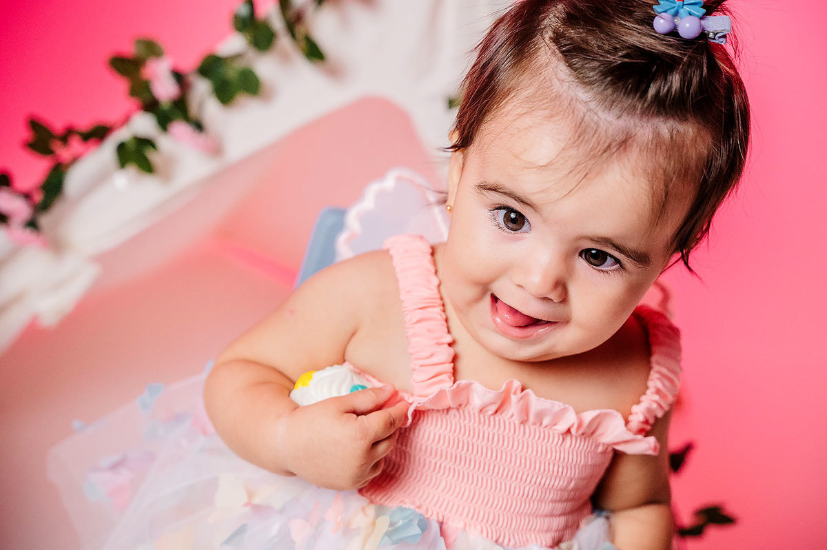 Fotografia da Lara sorrindo no ensaio