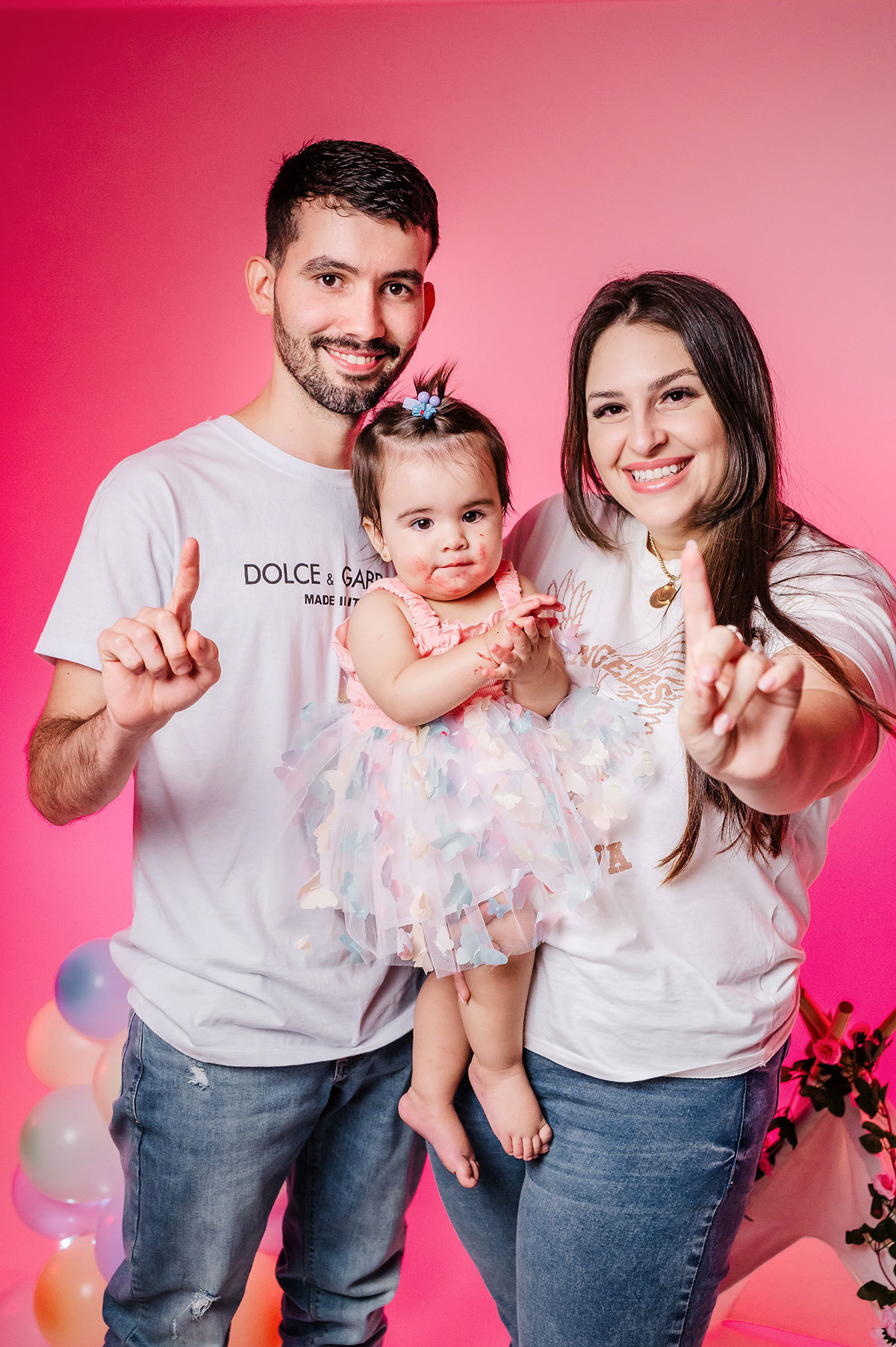Foto da
 família em estúdio com fundo rosa