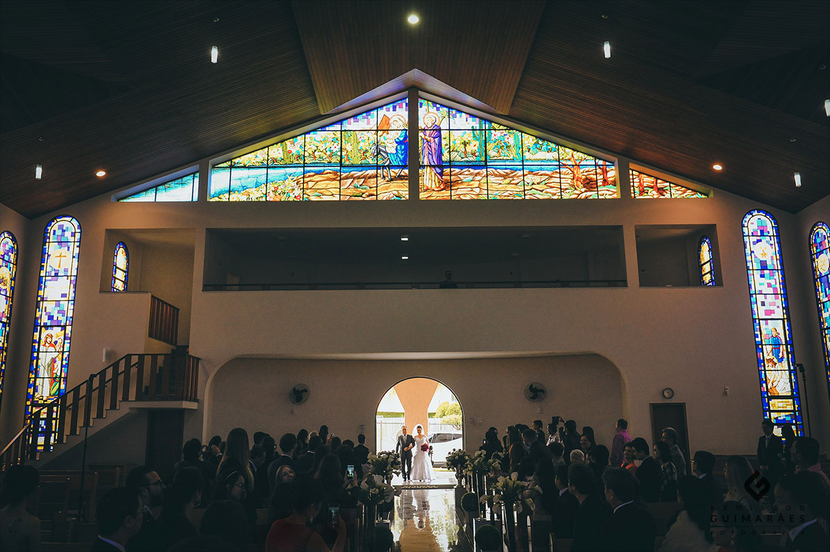 A entrada da noiva na igreja