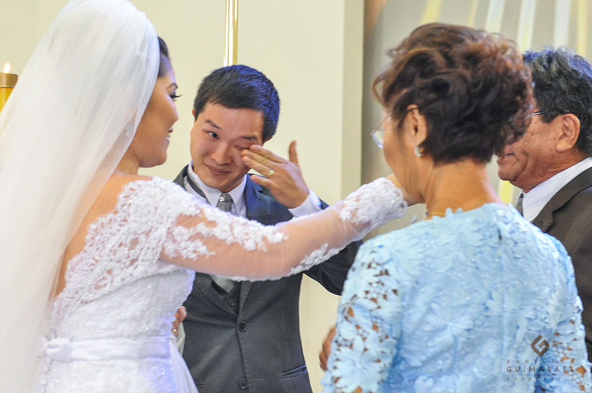 lágrimas do noivo, emoção na cerimônia