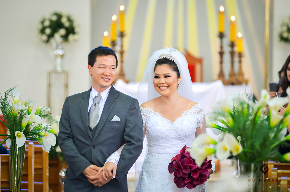 saída dos noivos da igreja sagrada família