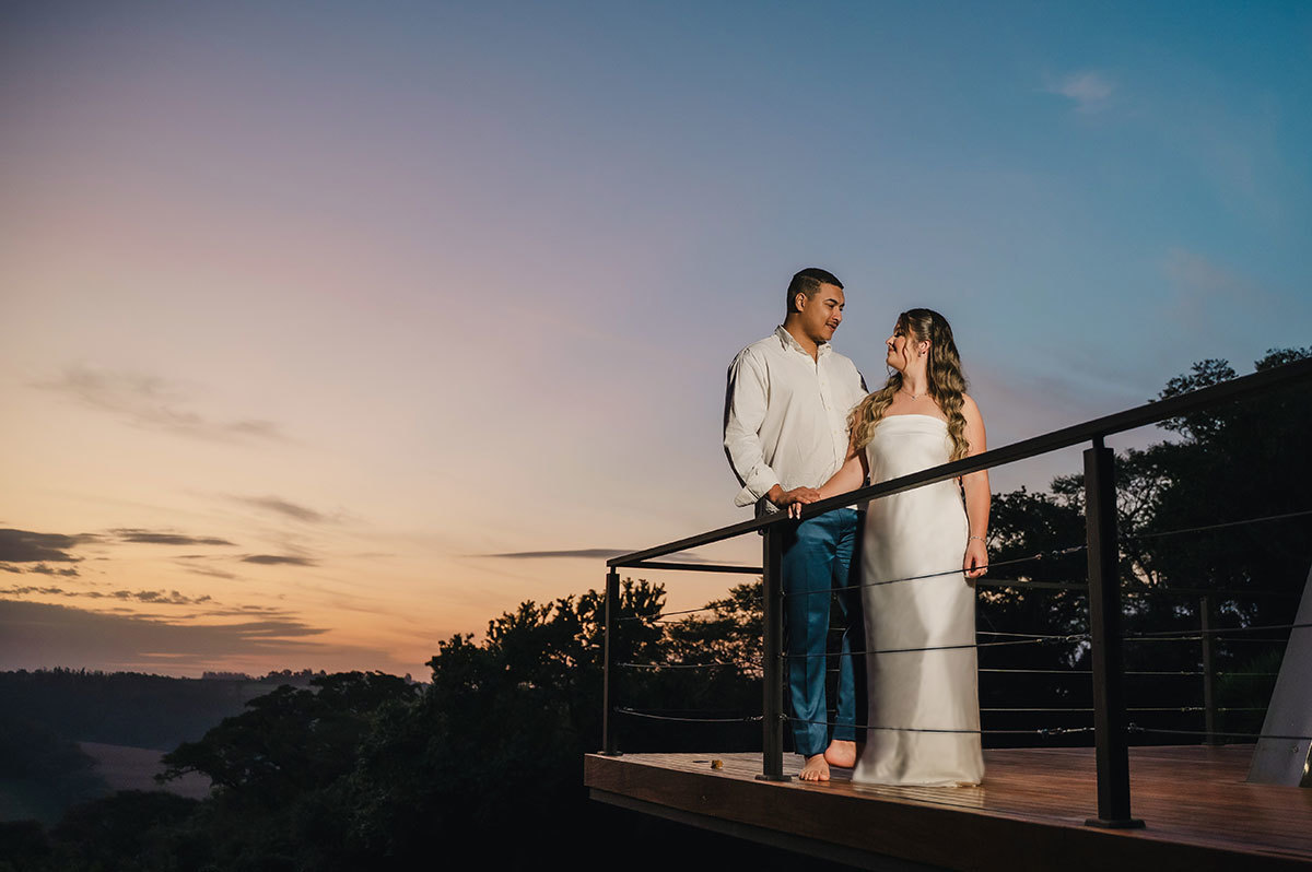 FOtos dos noivos no por do sol