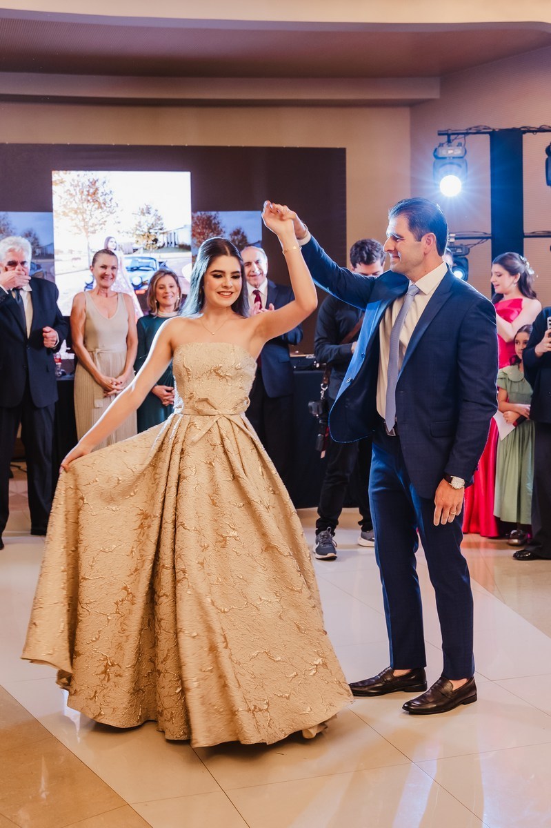 Valsa com o pai da debutante
