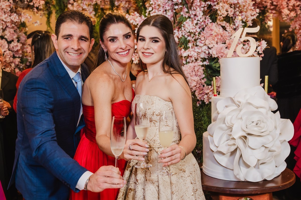 Brinde da debutante com os pais
