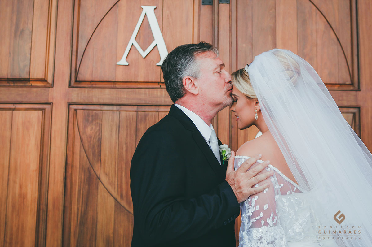 O beijo do pai na noiva