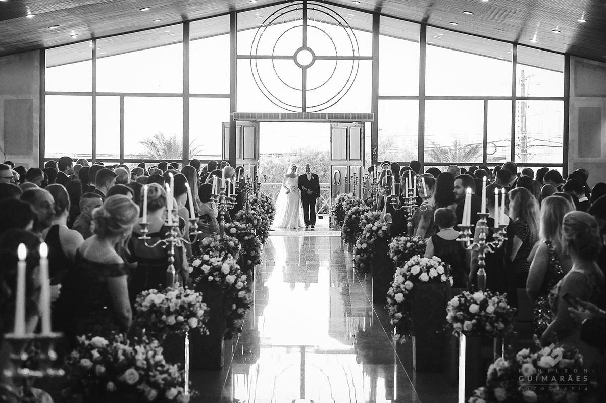 A entrada da noiva na igreja