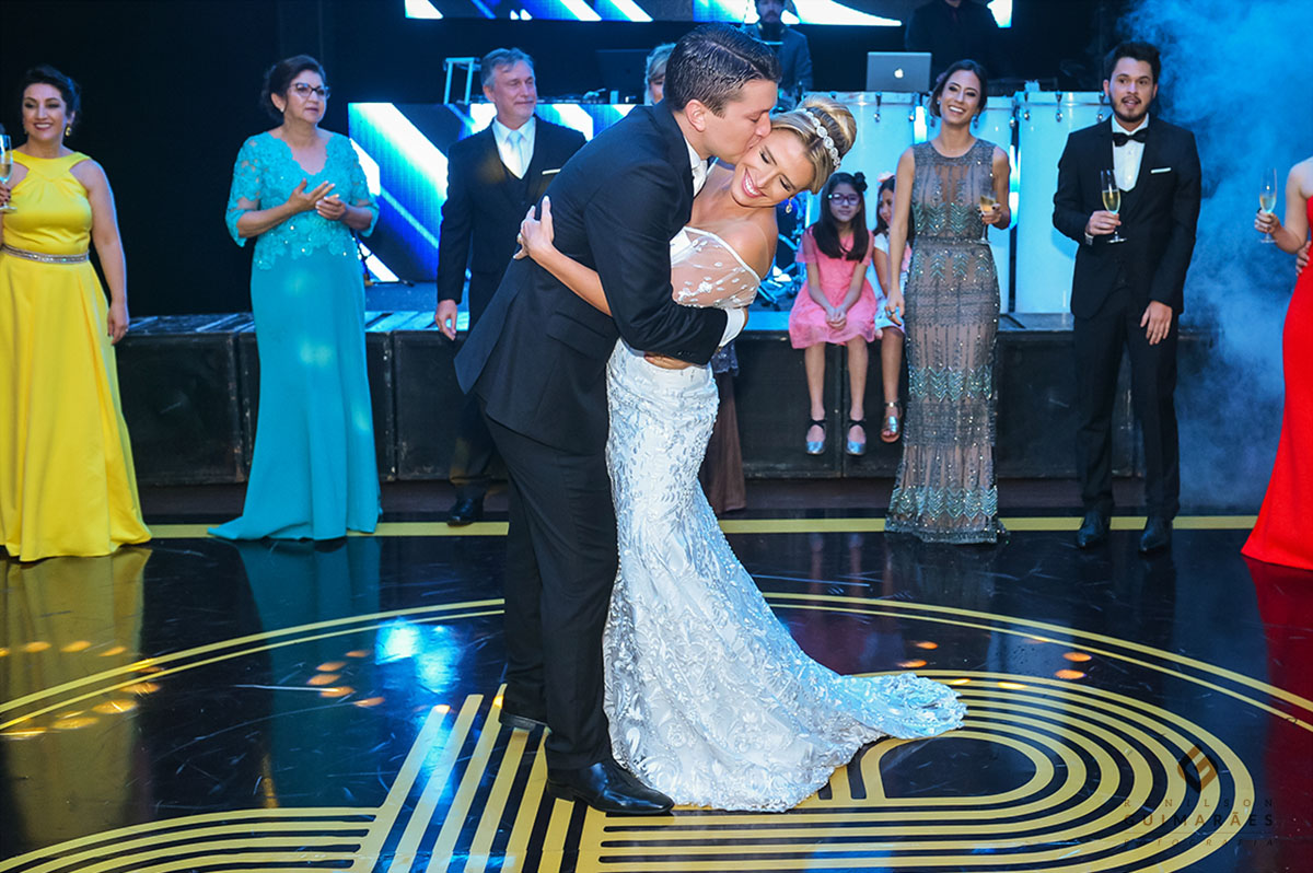 Valsa dos noivos no Buffet Planalto