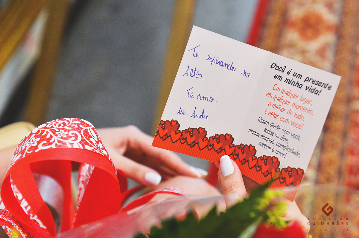 Oque dizia o cartão que o noivo mandou