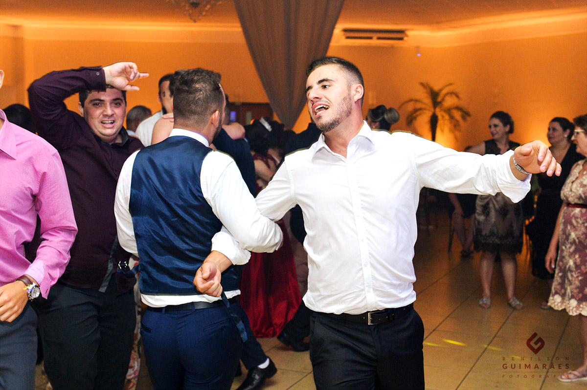 Convidados dançando