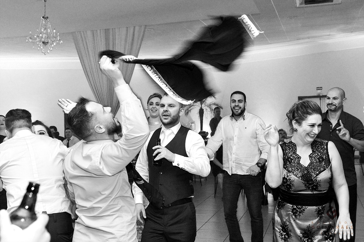 alegria dos convidados na festa