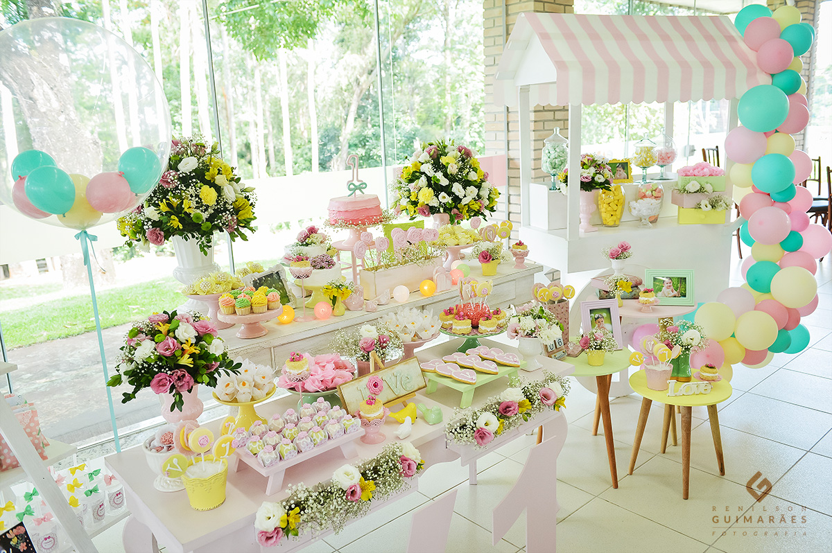 Linda decoração infantil cores claras