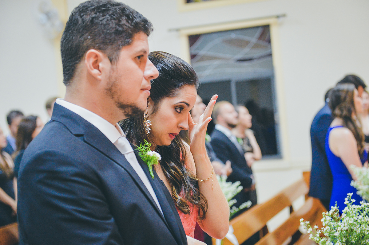 A irmã da noiva chorando