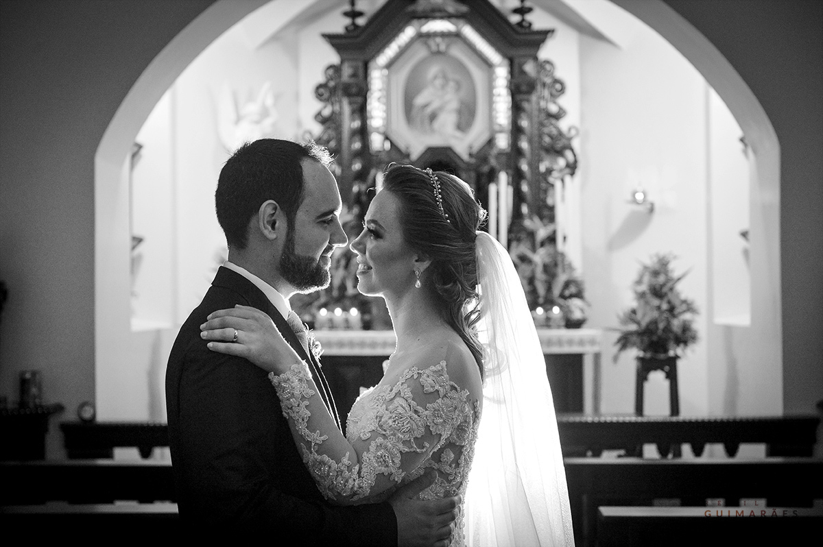 Foto dos noivos na capela