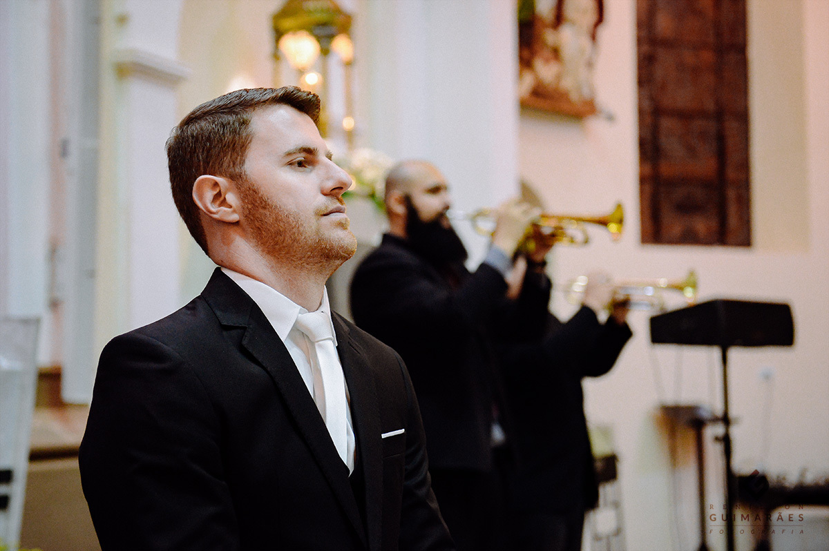 ...e tocam as trombetas