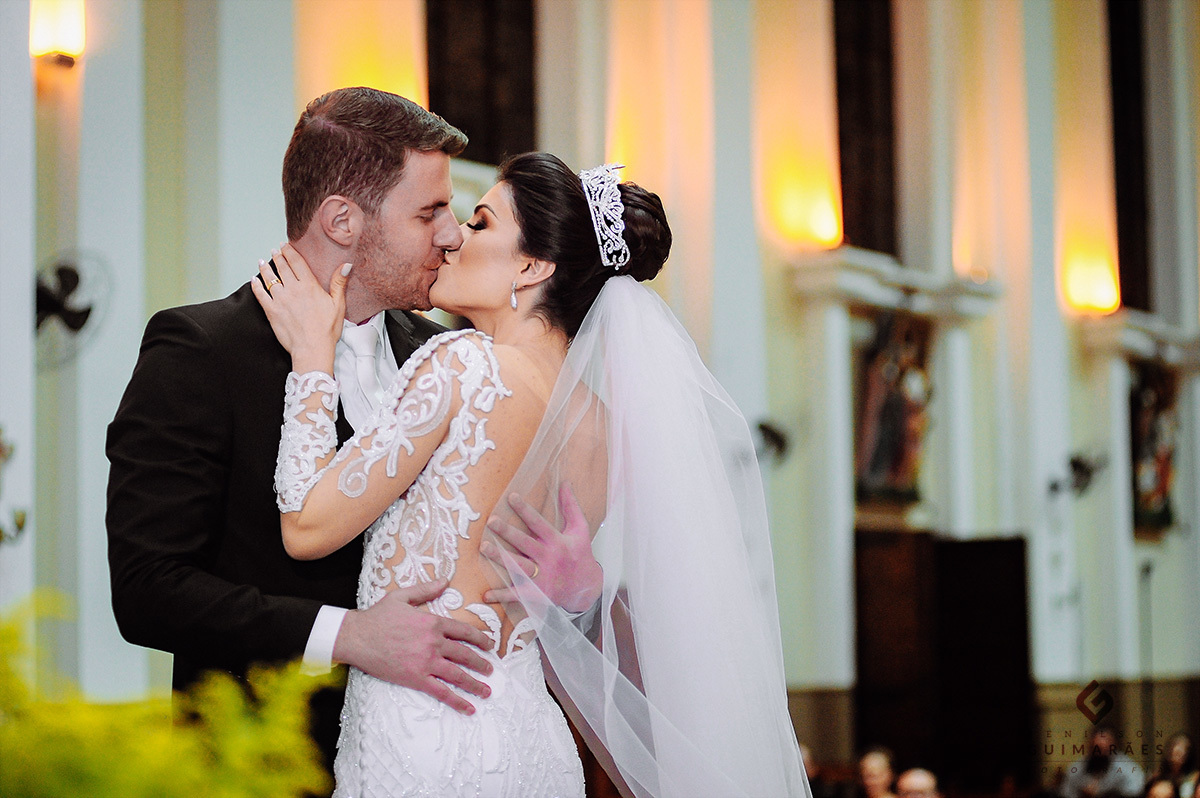 O beijo dos noivos