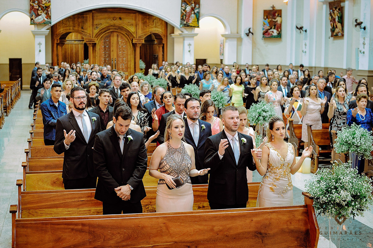 Os convidados da igreja