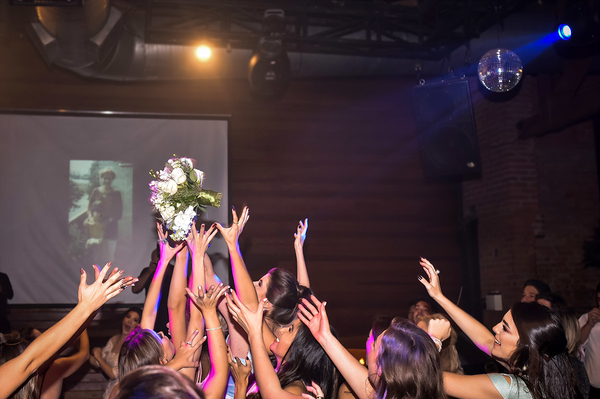 Quando a noiva jogou o bouquet