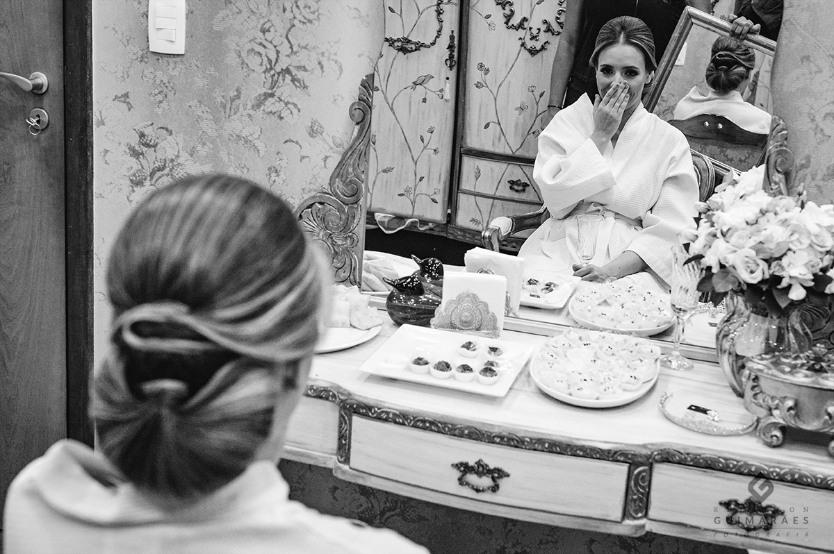 O espanto da noiva ao se ver no espelho