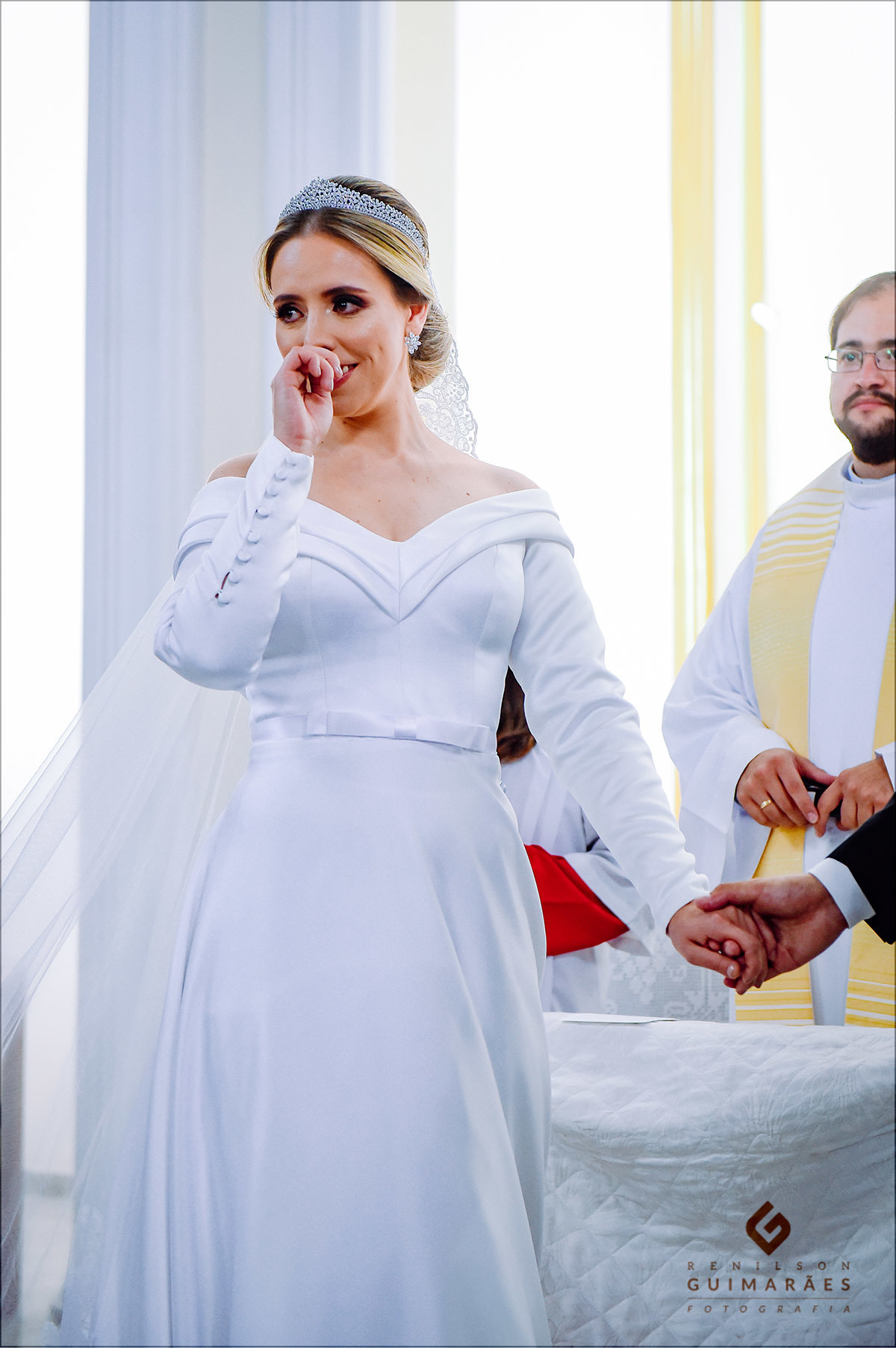 Emoção da noiva ao ver o pagem entrar