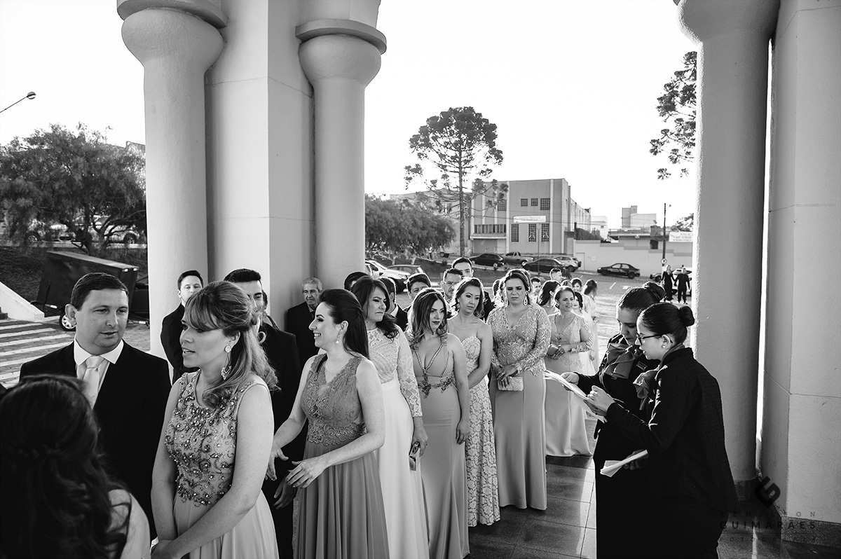Padrinhos prontos para entrar