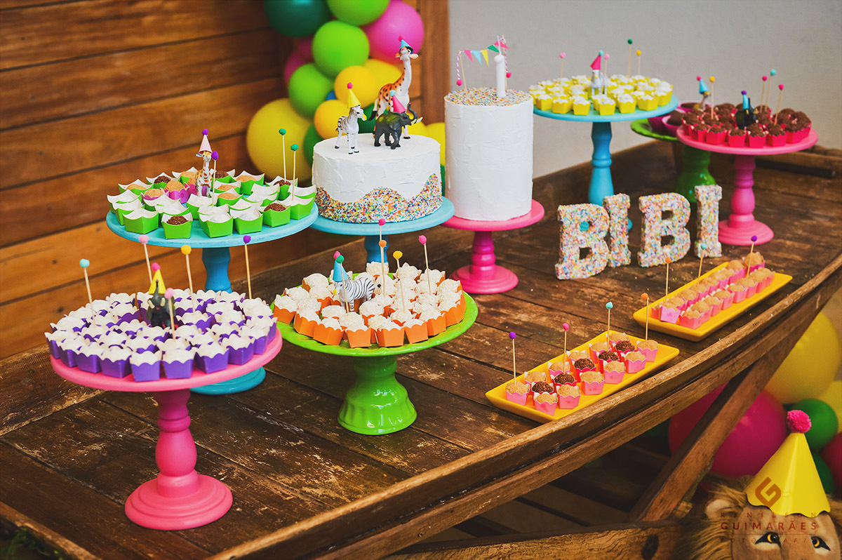 A mesa de doces do aniversário da Gabriela 1 aninho