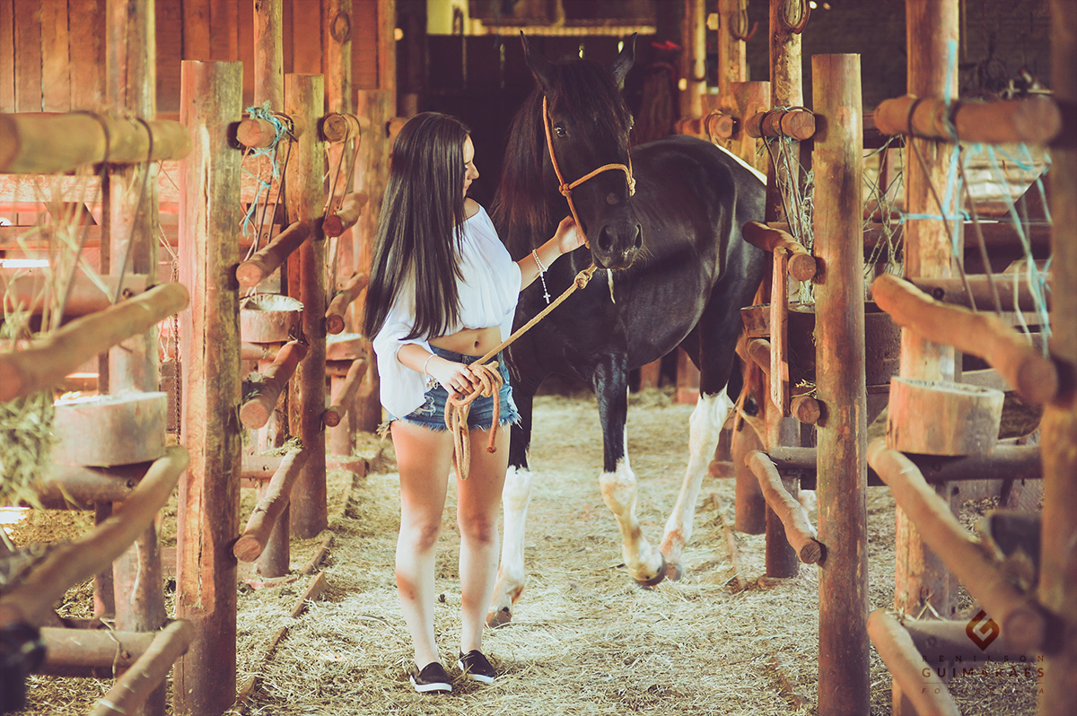 A Luísa andando com o cavalo
