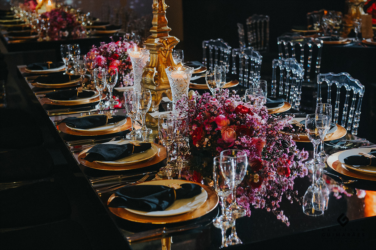 A decoração da mesa dos convidados