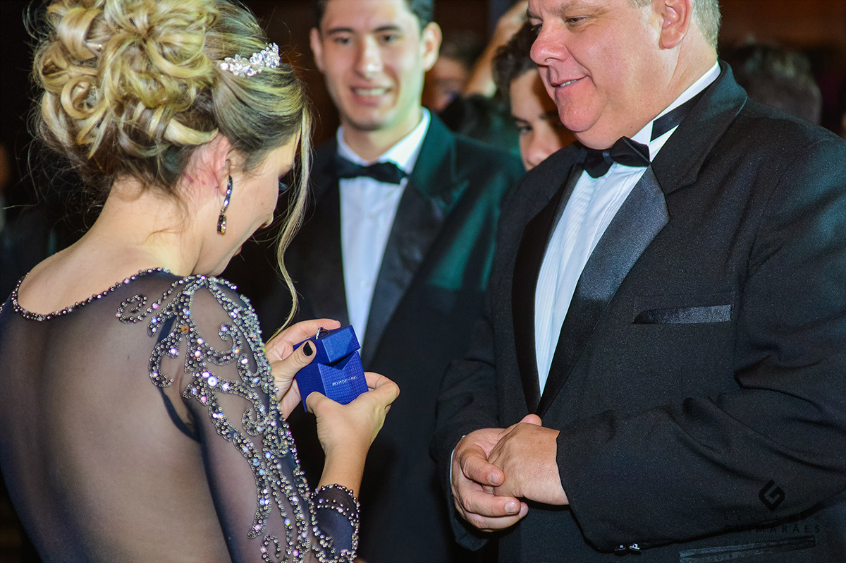 A entrega do anel de 15 anos