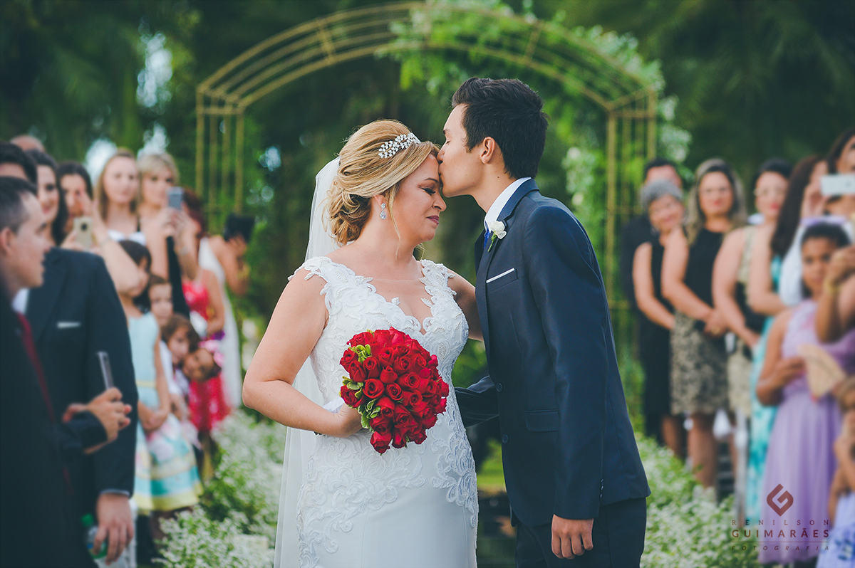 O beijo do filho na noiva