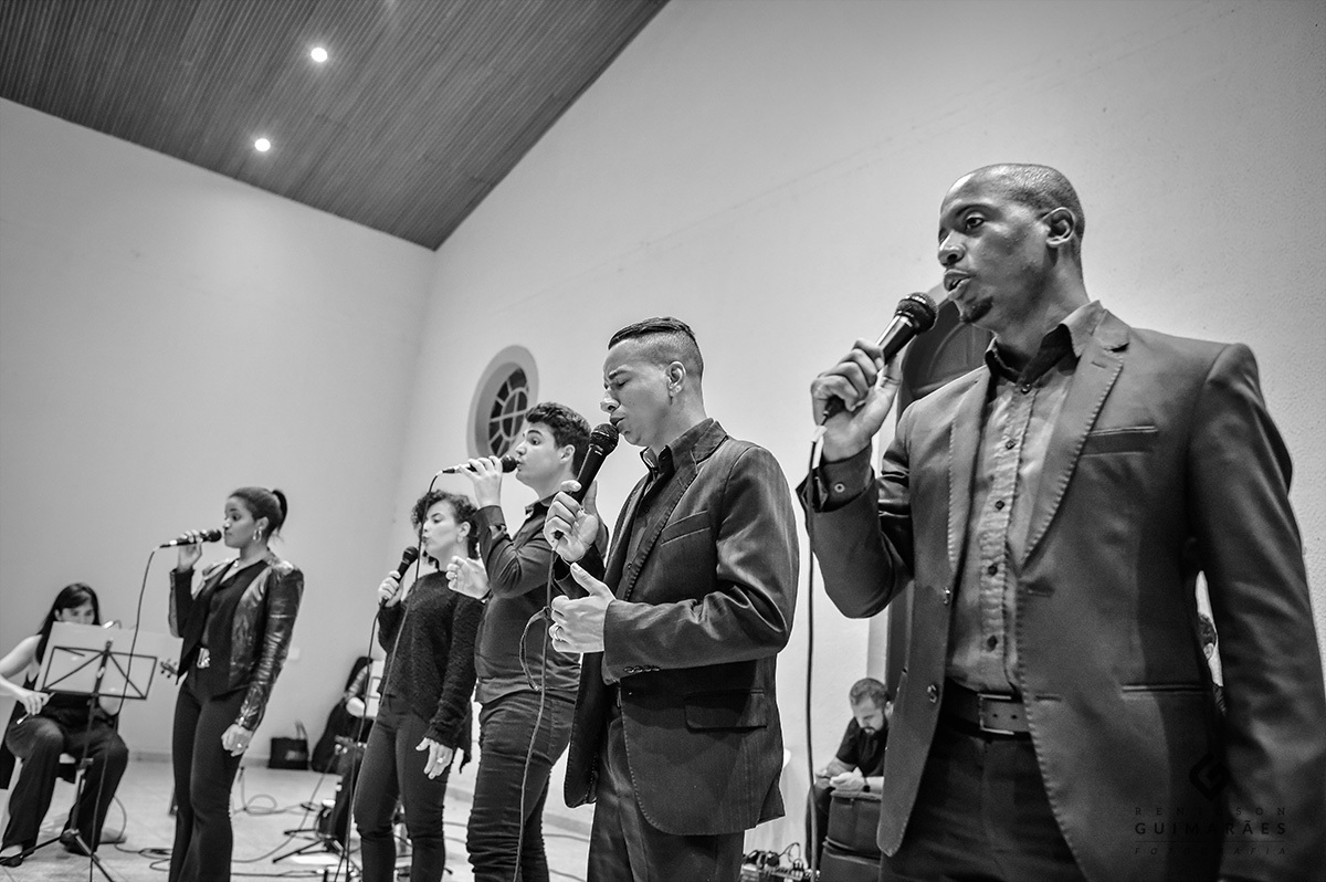 Grupo Mariage cantando no casamento