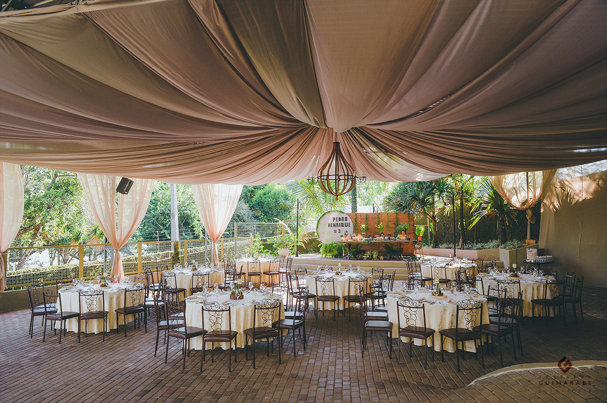 Local da festa no Livre Nature, teto com cortina