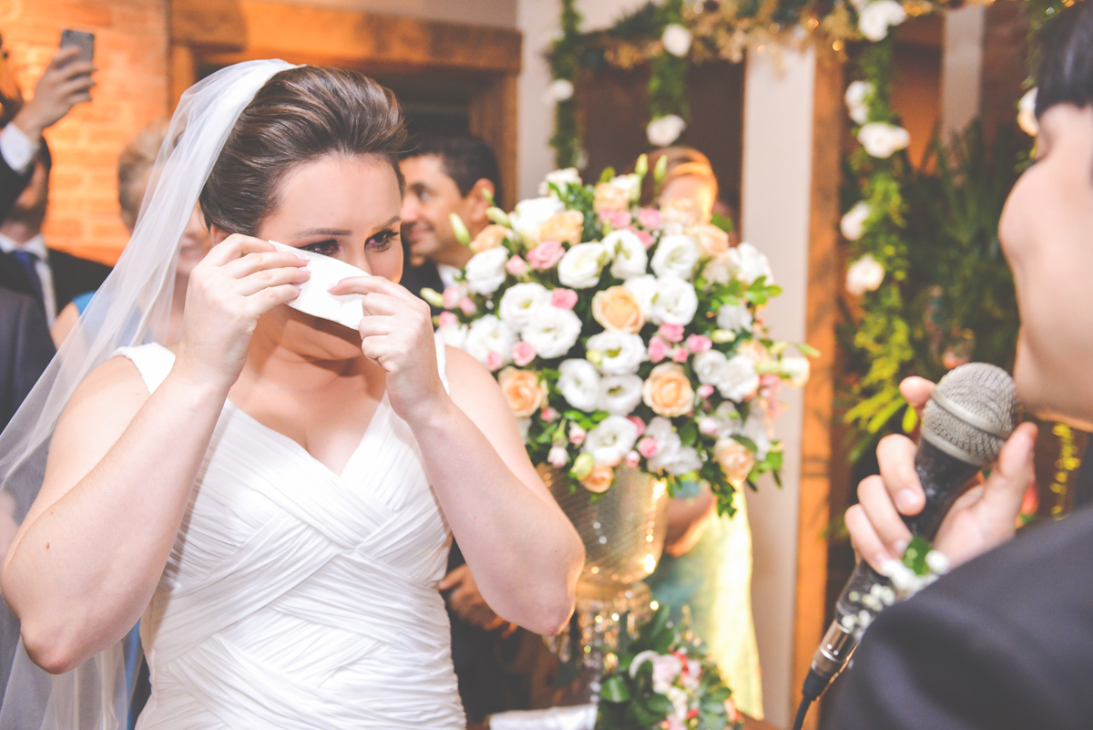 Emoção - noiva chorando